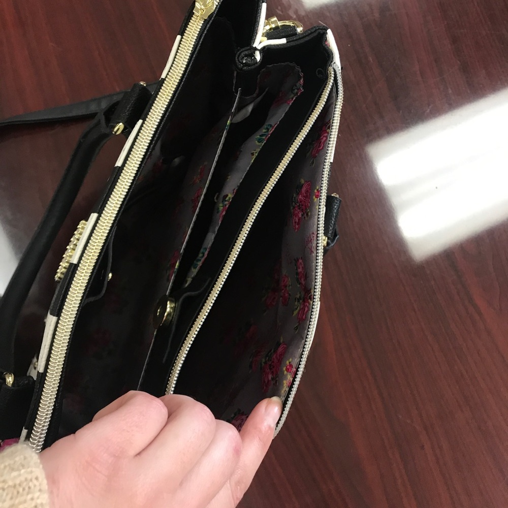 Betsey Johnson Purse - Picture 3 of 6